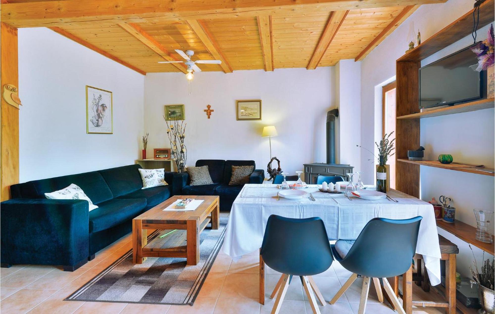 2 Bedroom Gorgeous Home In Trstenik Puscanski מראה חיצוני תמונה