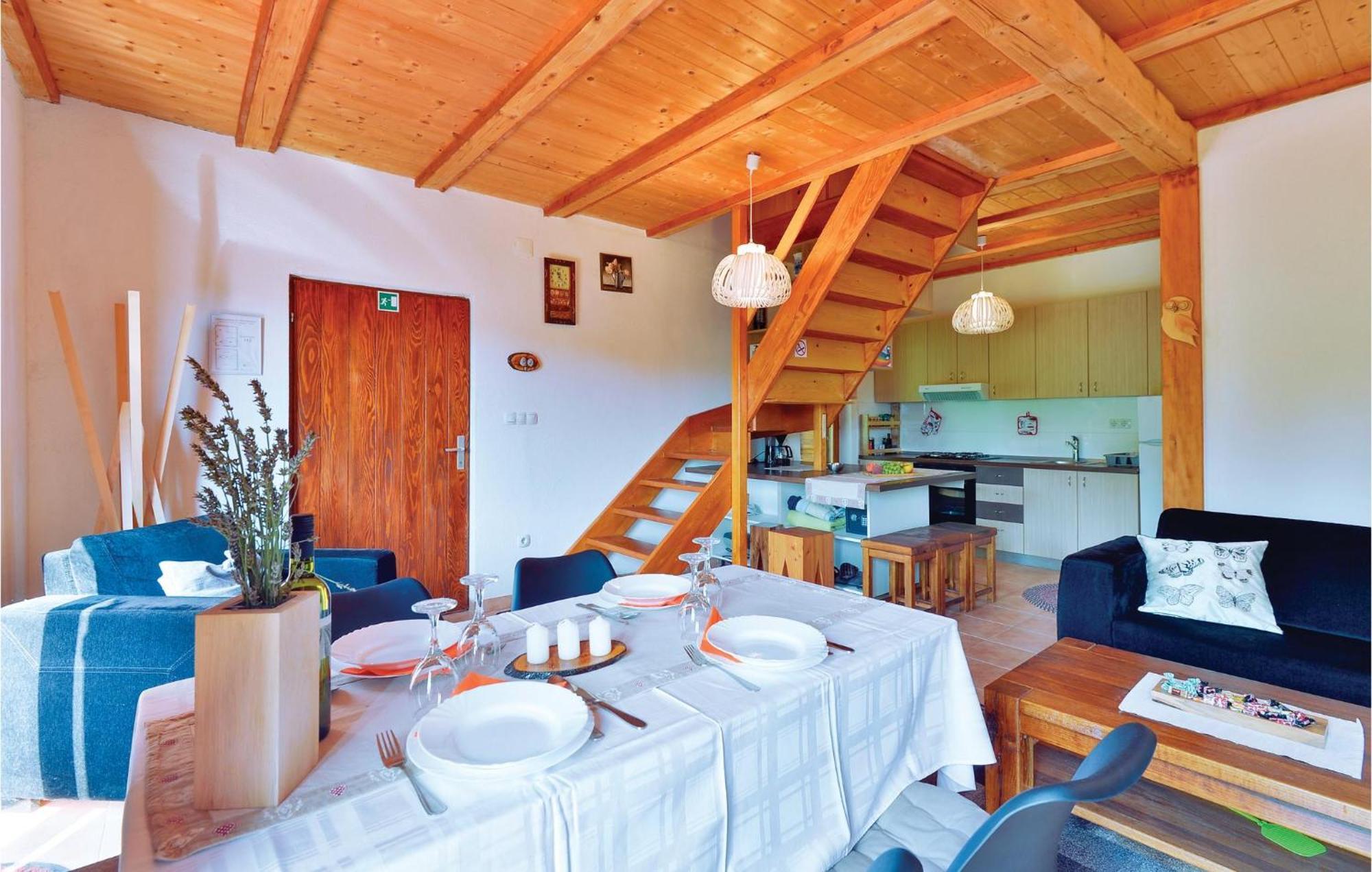 2 Bedroom Gorgeous Home In Trstenik Puscanski מראה חיצוני תמונה