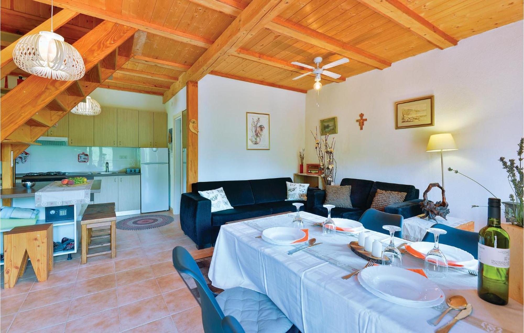 2 Bedroom Gorgeous Home In Trstenik Puscanski מראה חיצוני תמונה